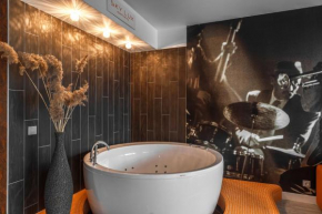 sky ORANGE jacuzzi 28 FLOOR